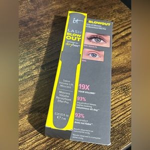It Cosmetics Lash Blow Out